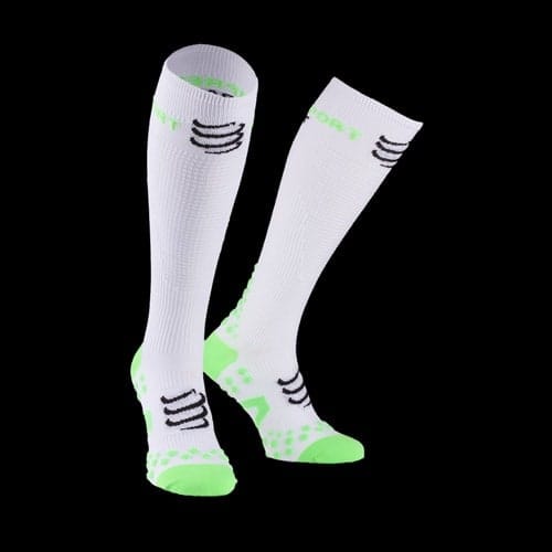image de Chaussettes de compression compressport full socks recovery blanches